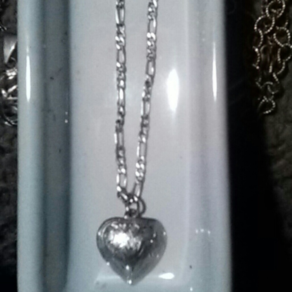 . 925 Sterling Silver Heart Penant & 26" Sterling